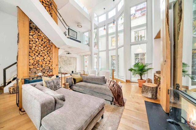 16 Minetta Lane, New York City, NY 10012