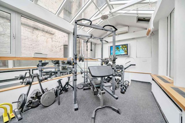 16 Minetta Lane, New York City, NY 10012