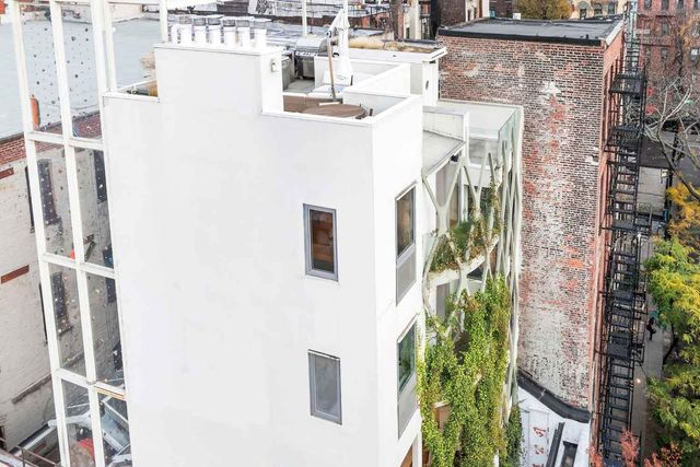 16 Minetta Lane, New York City, NY 10012