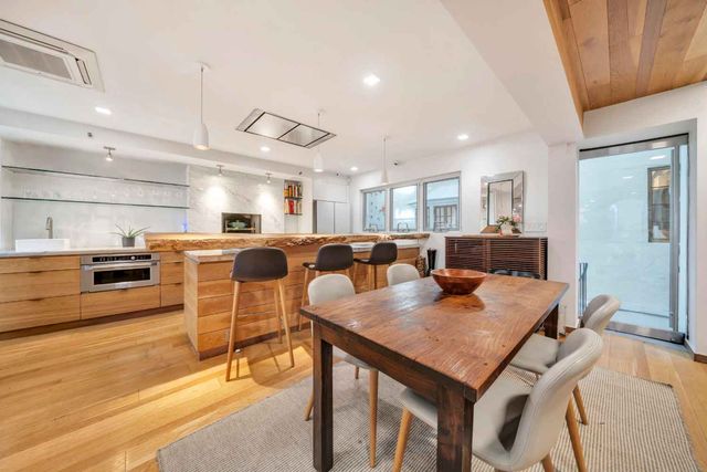 16 Minetta Lane, New York City, NY 10012