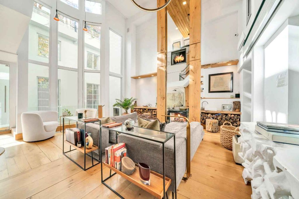 16 Minetta Lane, New York City, NY 10012