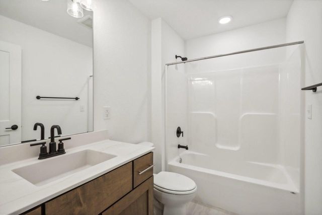 N174W20582 Laurel Springs CIRCLE, Jackson, WI 53037