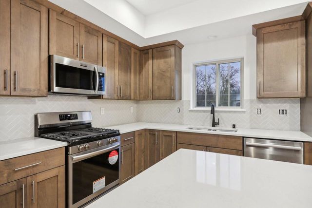 N174W20582 Laurel Springs CIRCLE, Jackson, WI 53037