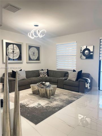 8719 W 33rd Avenue, Hialeah, FL 33018