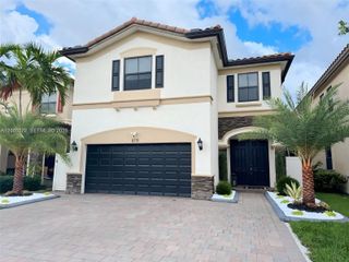 8719 W 33rd Avenue, Hialeah, FL 33018