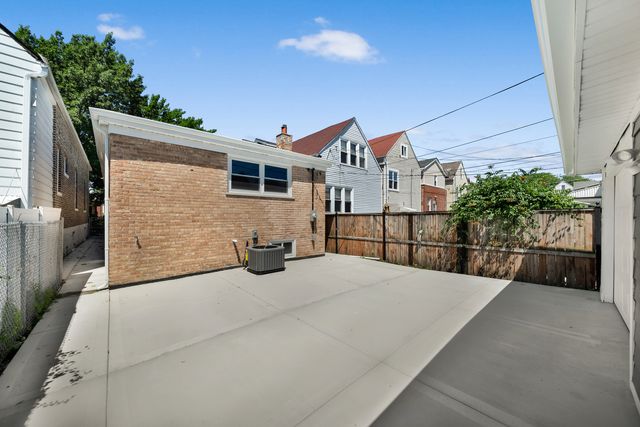 4331 S Campbell Avenue, Chicago, IL 60632
