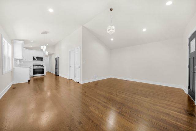 4331 S Campbell Avenue, Chicago, IL 60632