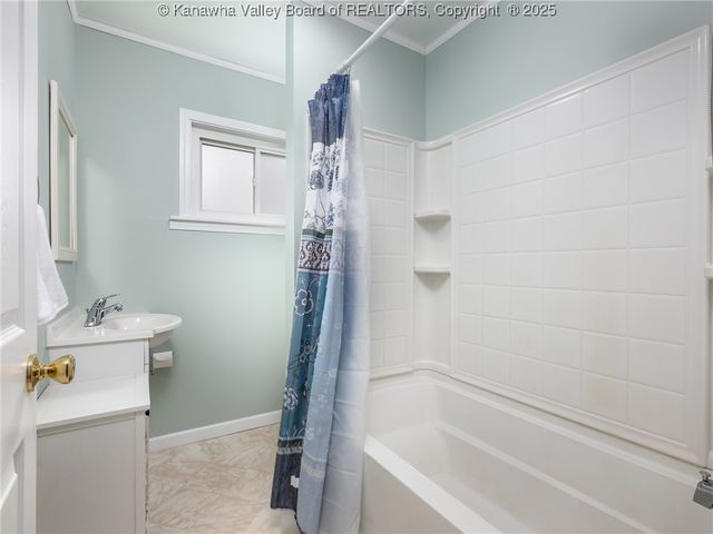 102 McKinley Avenue, Belle, WV 25015