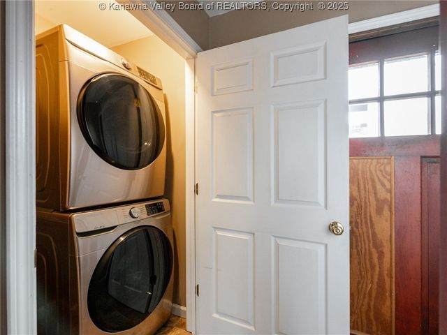 102 McKinley Avenue, Belle, WV 25015