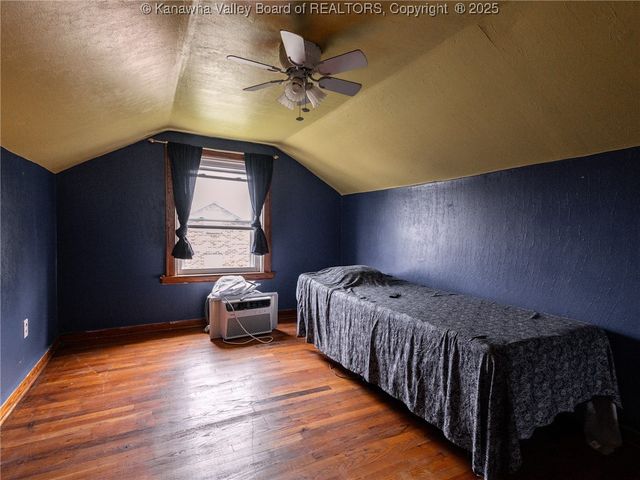 102 McKinley Avenue, Belle, WV 25015