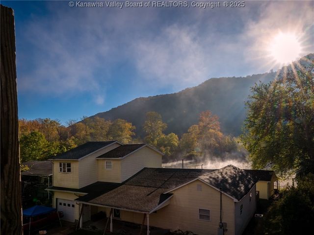 102 McKinley Avenue, Belle, WV 25015