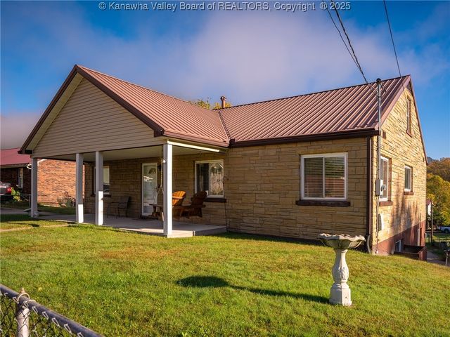 102 McKinley Avenue, Belle, WV 25015