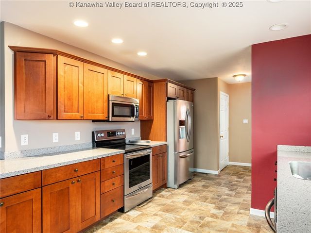 102 McKinley Avenue, Belle, WV 25015