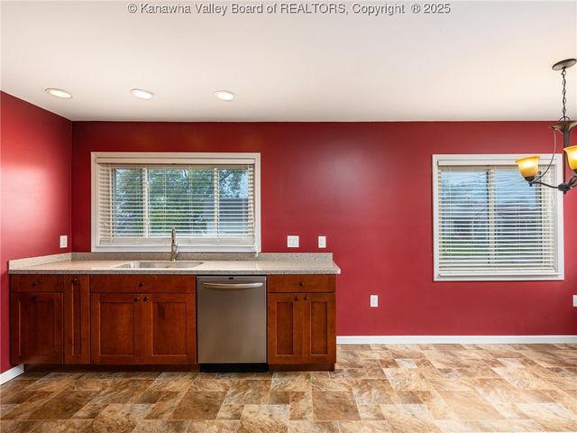 102 McKinley Avenue, Belle, WV 25015