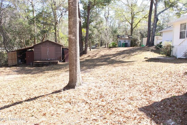 9300 Ridgeview Drive, Ocean Springs, MS 39564
