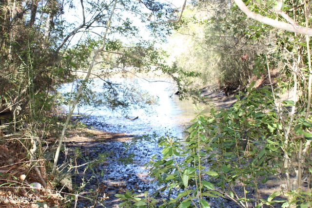 9300 Ridgeview Drive, Ocean Springs, MS 39564