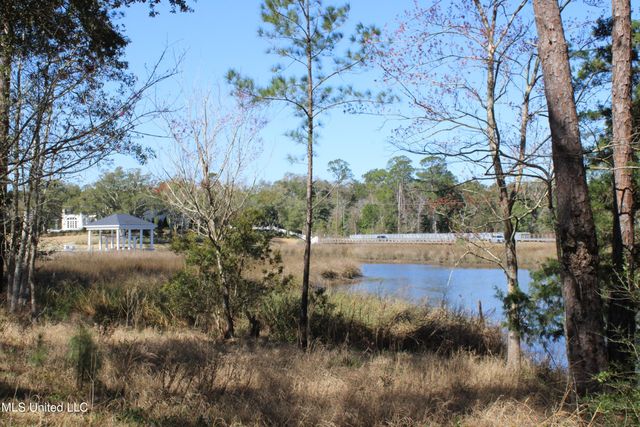 9300 Ridgeview Drive, Ocean Springs, MS 39564