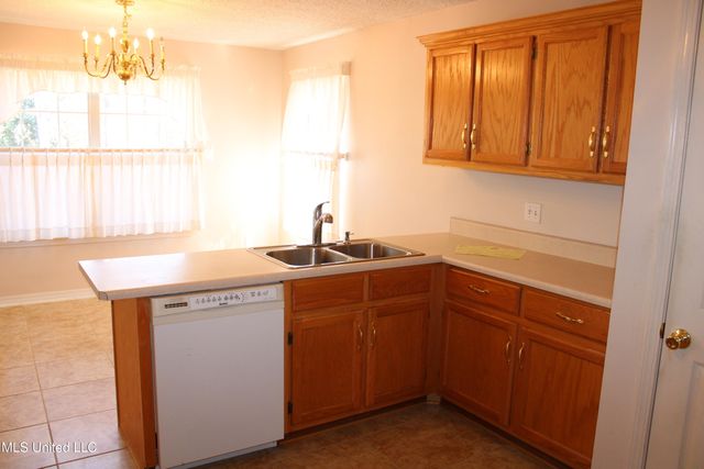 9300 Ridgeview Drive, Ocean Springs, MS 39564