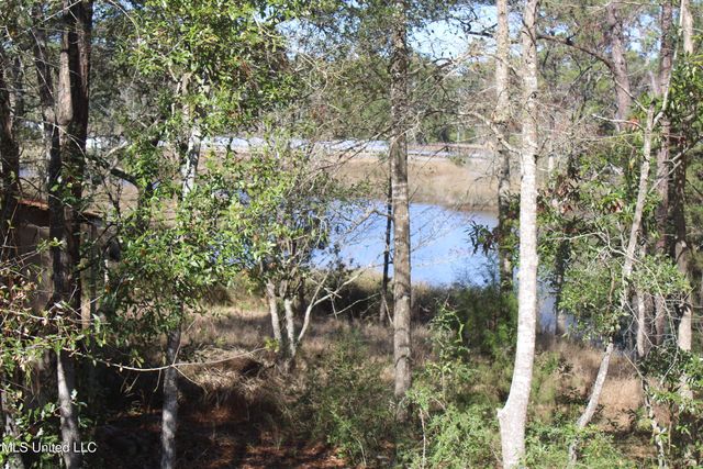 9300 Ridgeview Drive, Ocean Springs, MS 39564