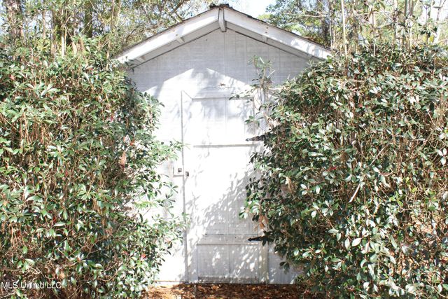 9300 Ridgeview Drive, Ocean Springs, MS 39564