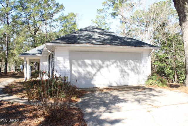 9300 Ridgeview Drive, Ocean Springs, MS 39564