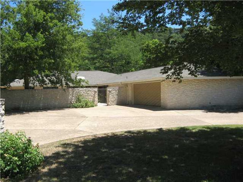 2001 Manana ST, Austin, TX 78730