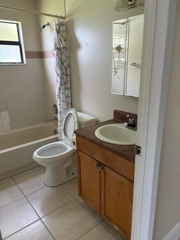 1437 MEADOWS Circle W 1437, Boynton Beach, FL 33436
