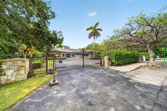 6650 SW 112th St, Pinecrest, FL 33156