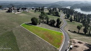 2429 Starboard Crest Rd, Morristown, TN 37814