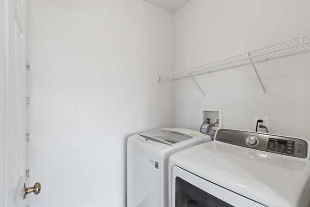 24 Village Station Lane, Grayslake, IL 60030