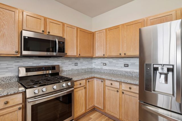 24 Village Station Lane, Grayslake, IL 60030