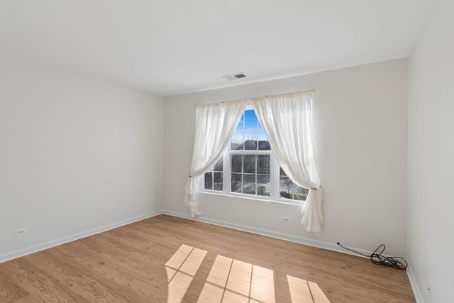 24 Village Station Lane, Grayslake, IL 60030