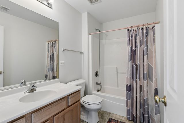 24 Village Station Lane, Grayslake, IL 60030