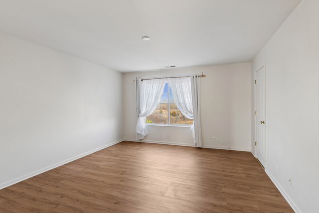 24 Village Station Lane, Grayslake, IL 60030