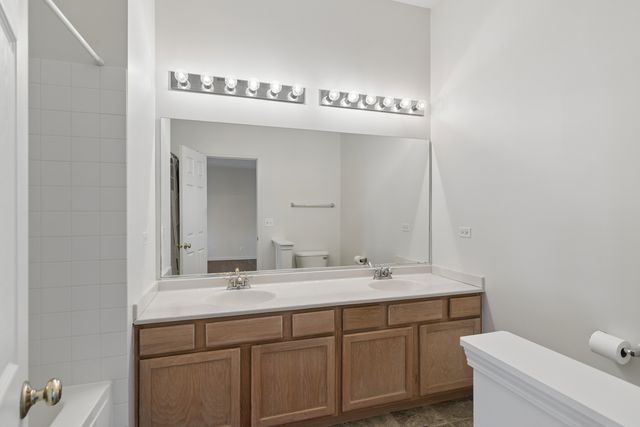 24 Village Station Lane, Grayslake, IL 60030