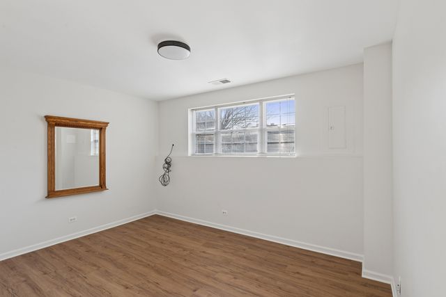 24 Village Station Lane, Grayslake, IL 60030