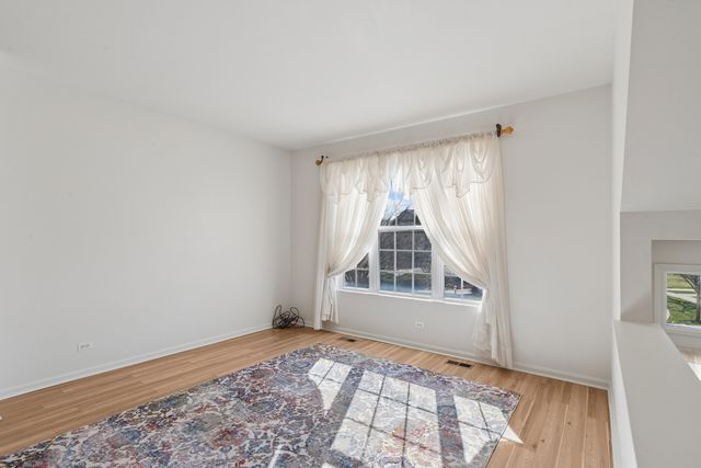 24 Village Station Lane, Grayslake, IL 60030