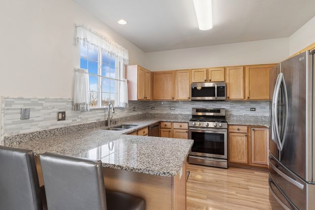 24 Village Station Lane, Grayslake, IL 60030