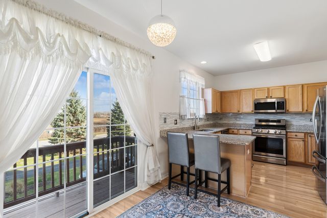 24 Village Station Lane, Grayslake, IL 60030