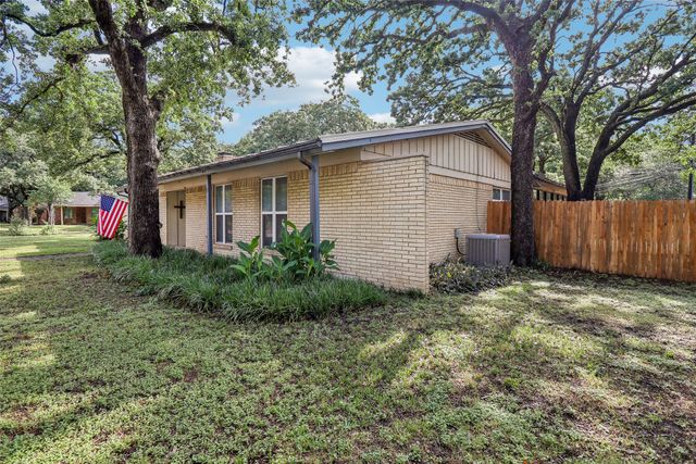 236 Cooper Drive, Hurst, TX 76053