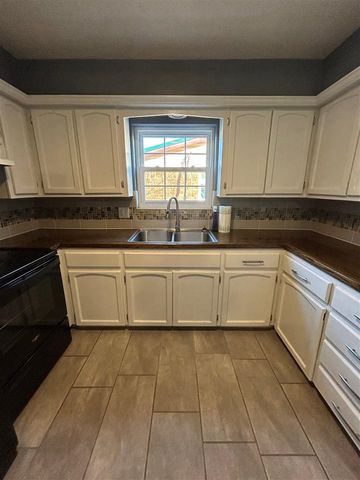 3028 NE Pioneer Park, Lawton, OK 73507