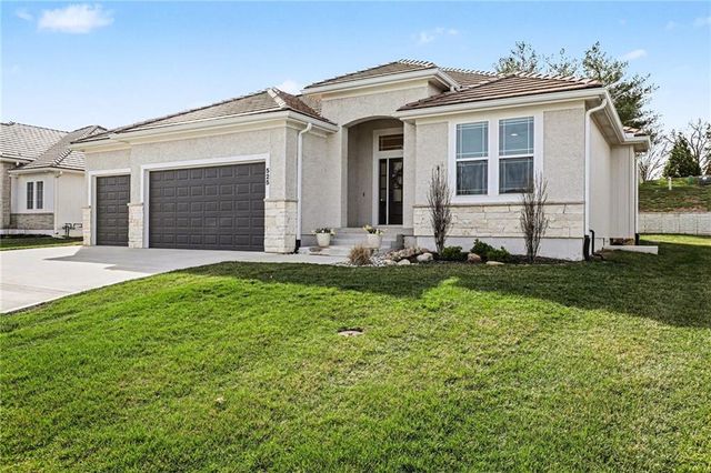 525 NE Sienna Place, Lee's Summit, MO 64064