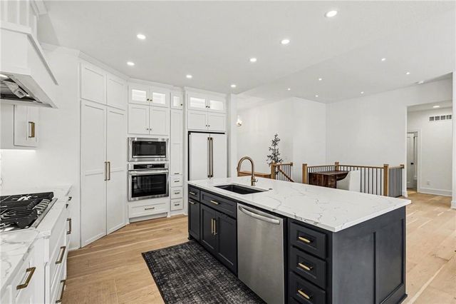 525 NE Sienna Place, Lee's Summit, MO 64064