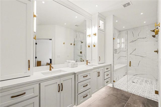 525 NE Sienna Place, Lee's Summit, MO 64064