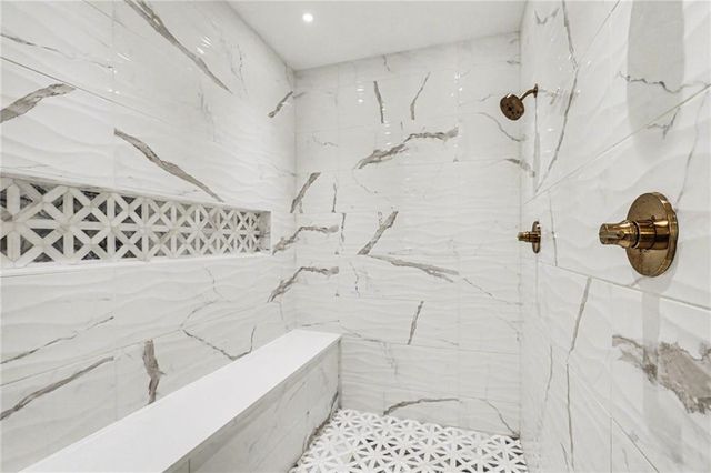 525 NE Sienna Place, Lee's Summit, MO 64064