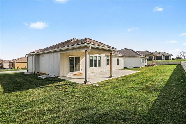 525 NE Sienna Place, Lee's Summit, MO 64064