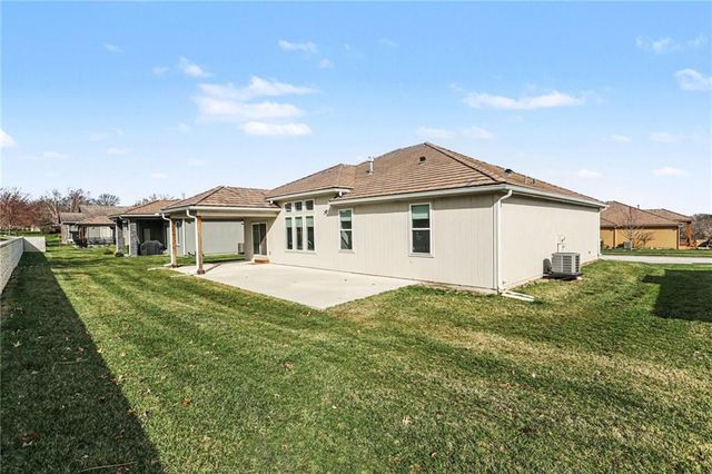 525 NE Sienna Place, Lee's Summit, MO 64064