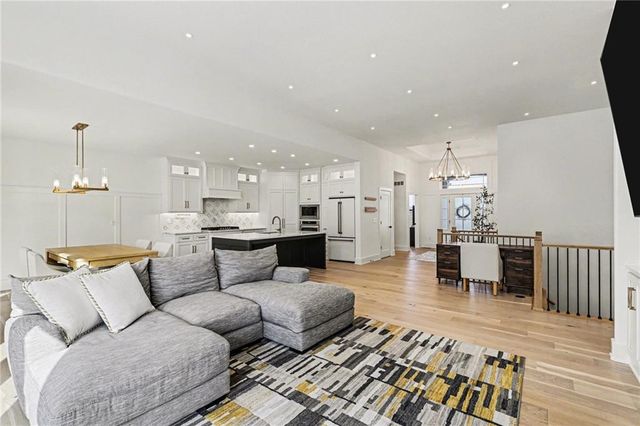 525 NE Sienna Place, Lee's Summit, MO 64064