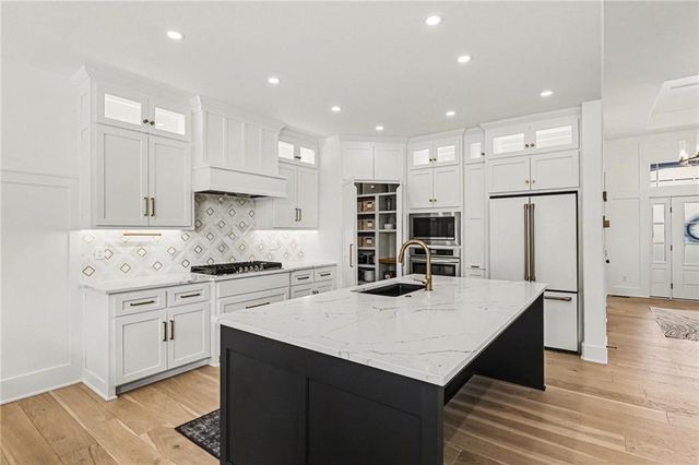 525 NE Sienna Place, Lee's Summit, MO 64064