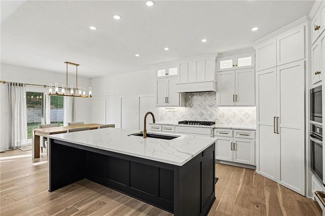 525 NE Sienna Place, Lee's Summit, MO 64064